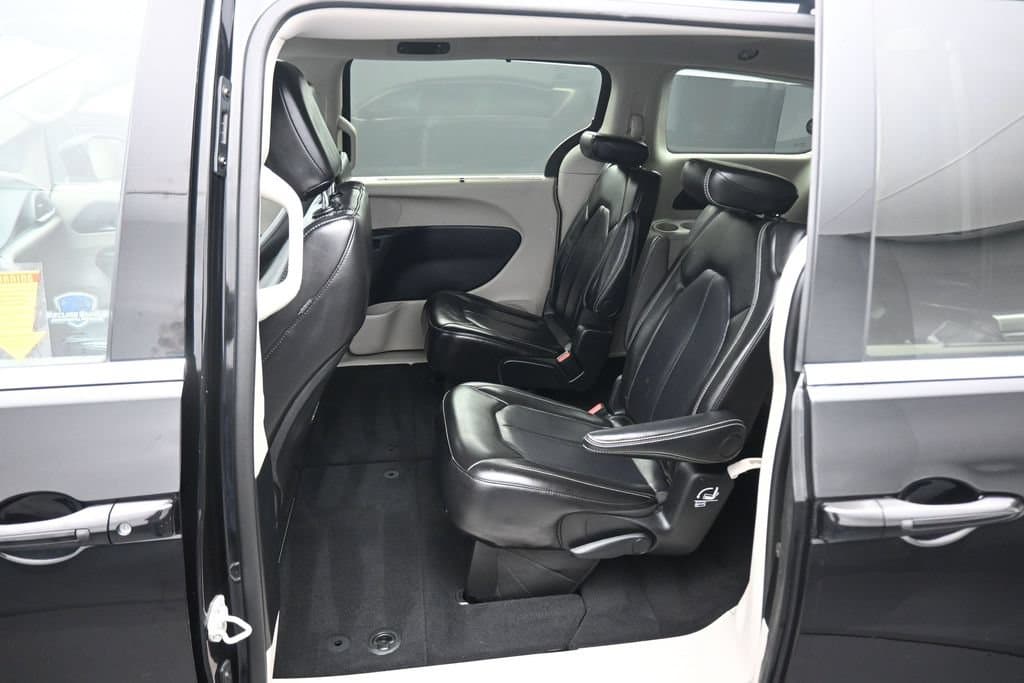 2024 Chrysler Pacifica Touring L, photo 31 of 77