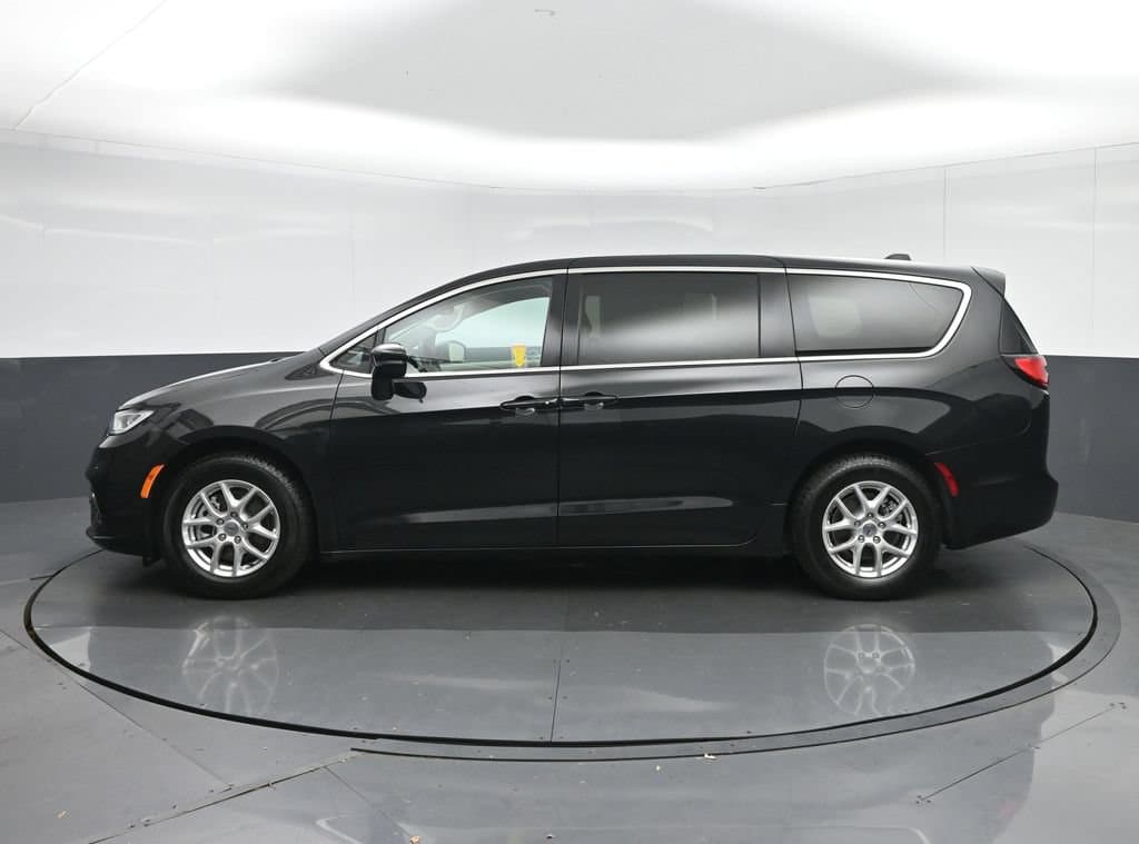 2024 Chrysler Pacifica Touring L, photo 4 of 77