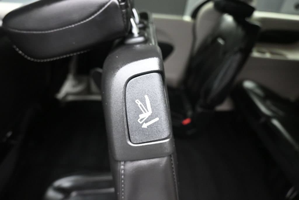 2024 Chrysler Pacifica Touring L, photo 38 of 77