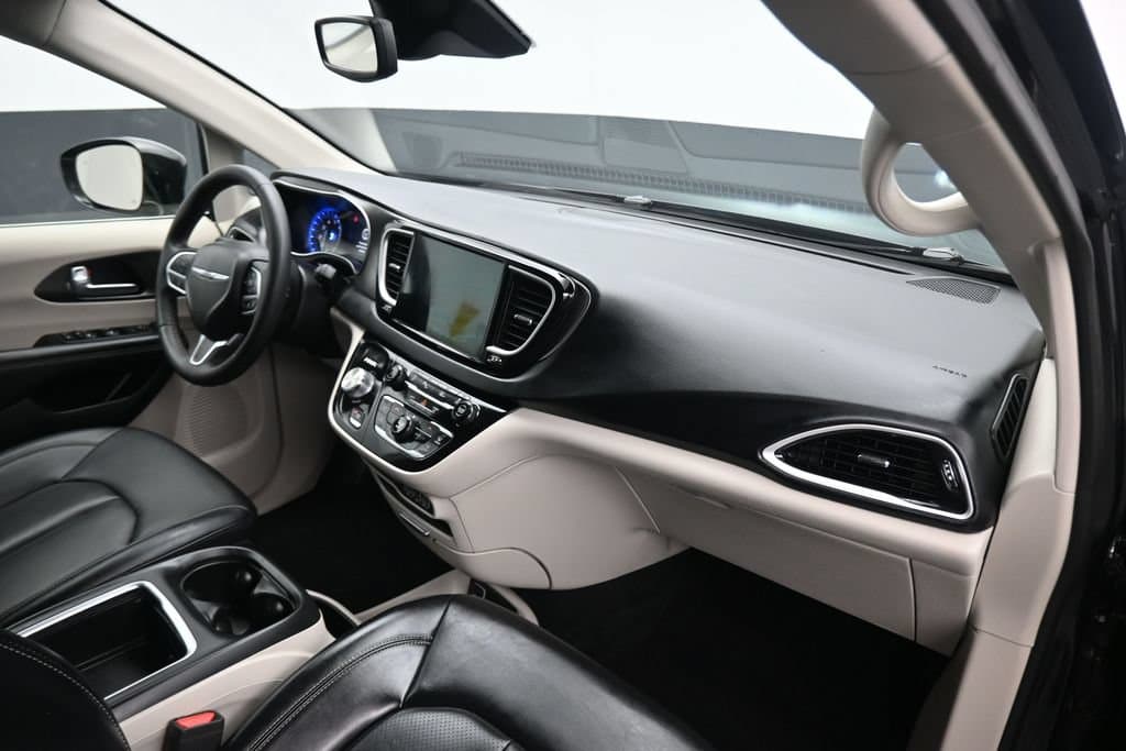 2024 Chrysler Pacifica Touring L, photo 58 of 77