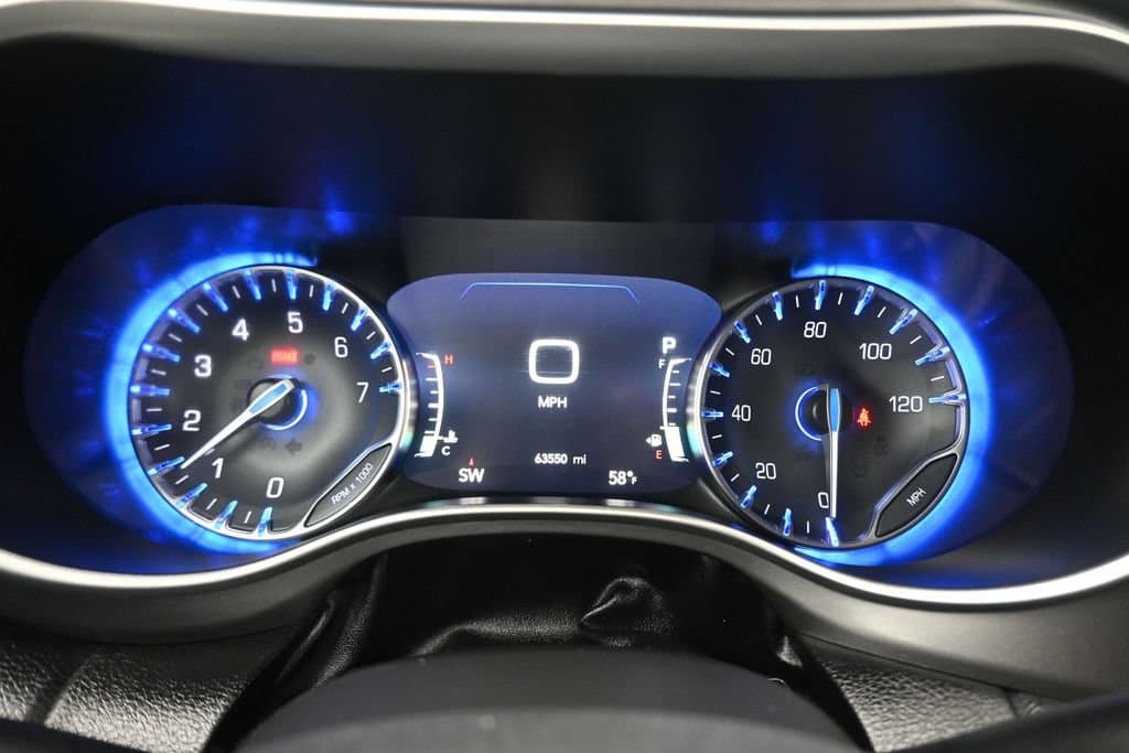 2024 Chrysler Pacifica Touring L, photo 15 of 77