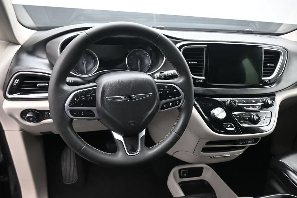 2024 Chrysler Pacifica Touring L, photo 14 of 77