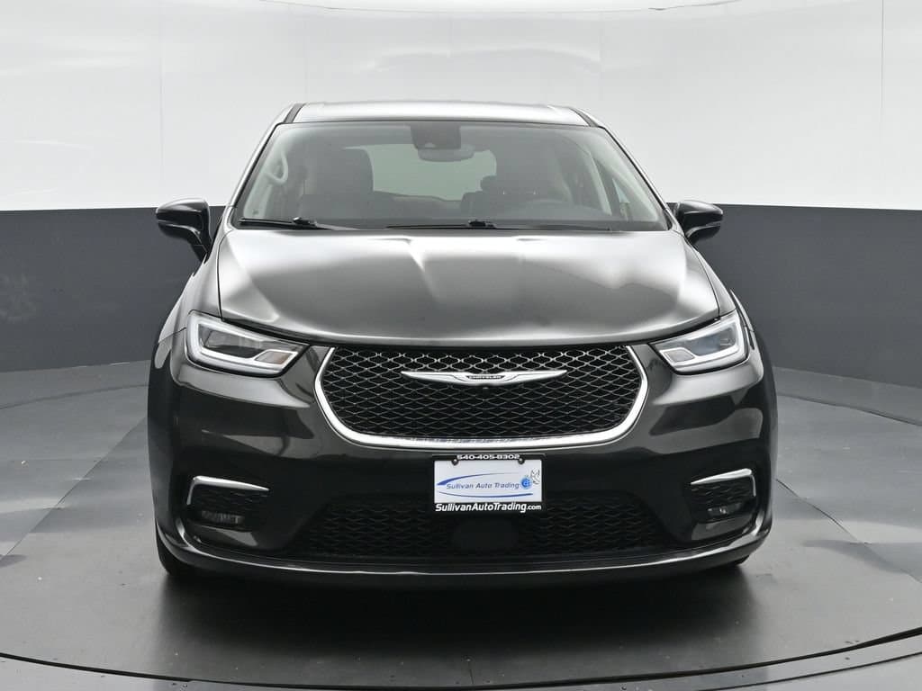2024 Chrysler Pacifica Touring L, photo 2 of 77