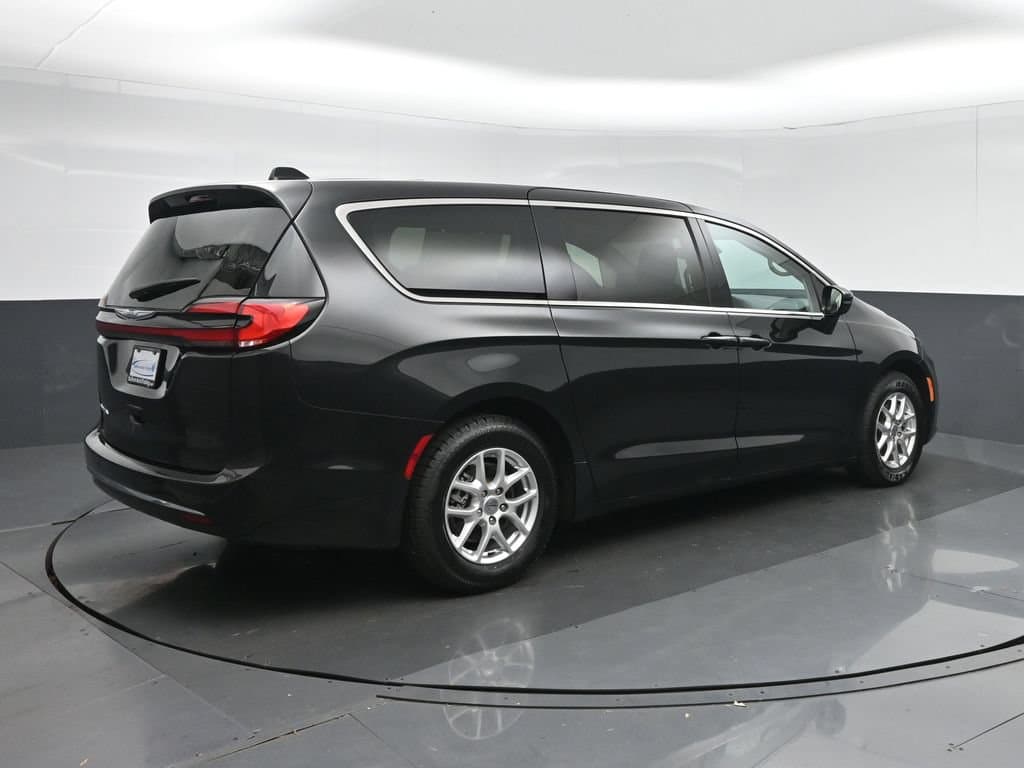 2024 Chrysler Pacifica Touring L, photo 7 of 77