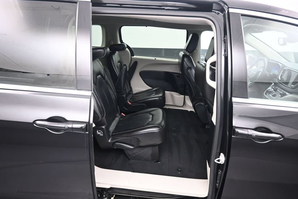 2024 Chrysler Pacifica Touring L, photo 44 of 77