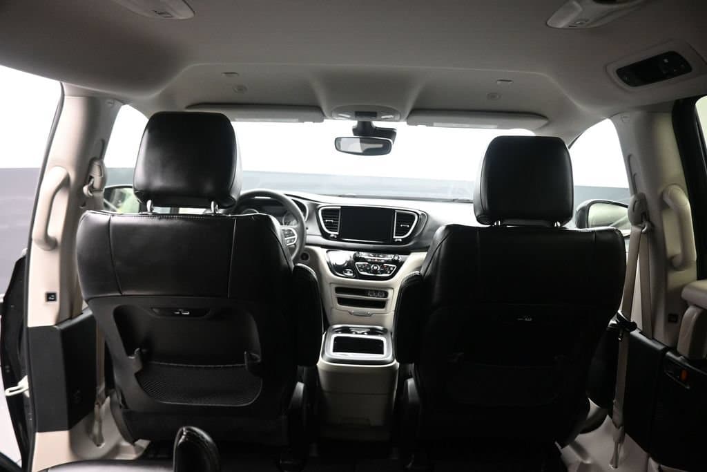 2024 Chrysler Pacifica Touring L, photo 43 of 77