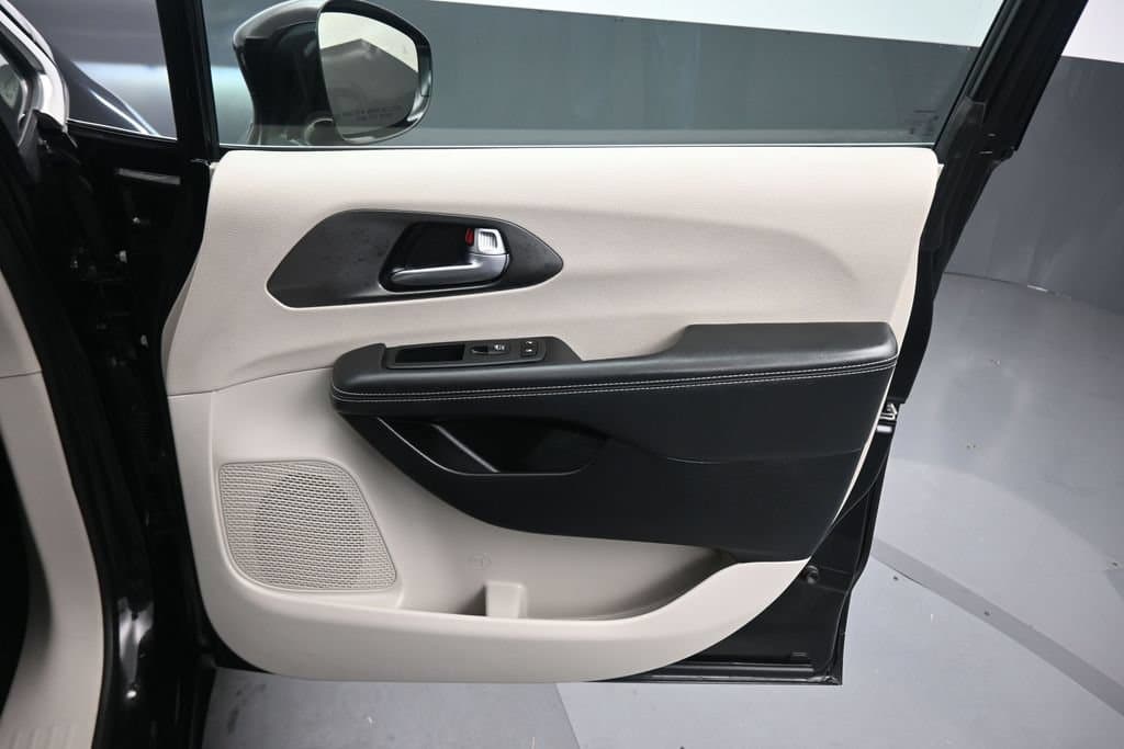2024 Chrysler Pacifica Touring L, photo 55 of 77