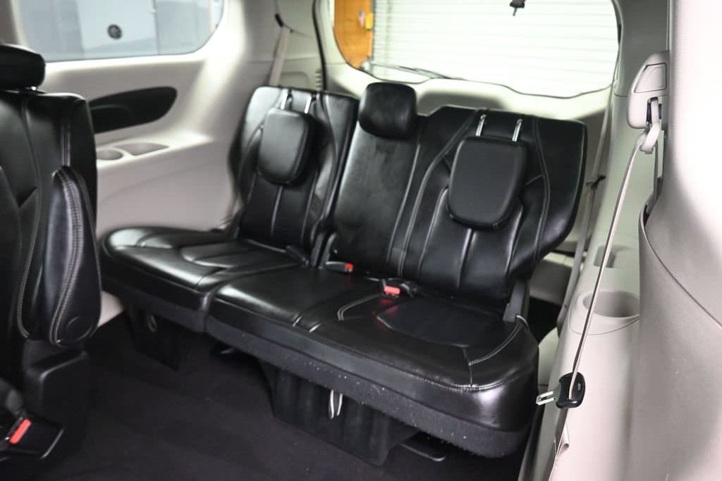 2024 Chrysler Pacifica Touring L, photo 40 of 77