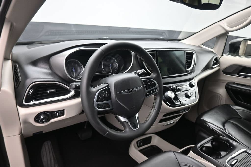 2024 Chrysler Pacifica Touring L, photo 13 of 77
