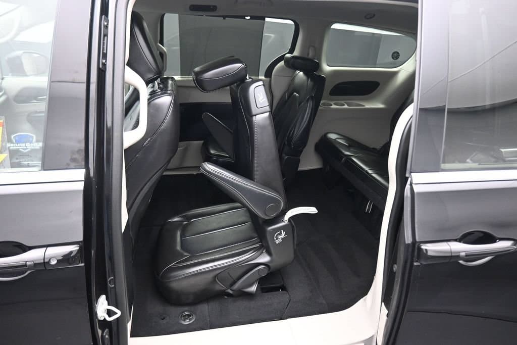 2024 Chrysler Pacifica Touring L, photo 39 of 77