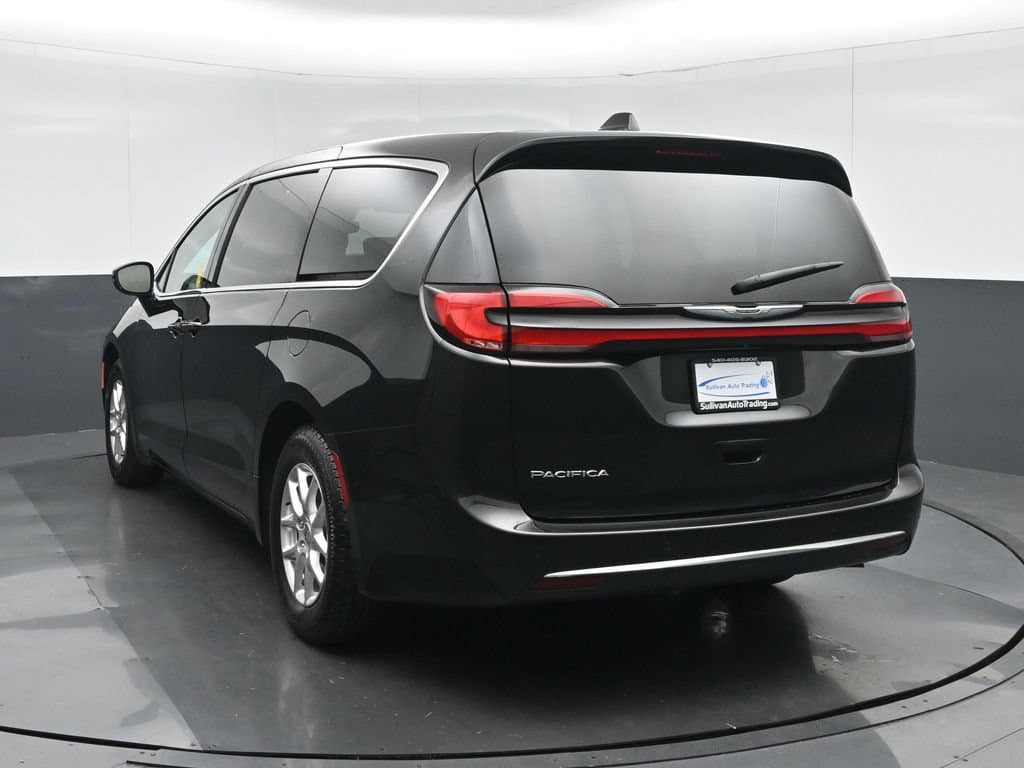 2024 Chrysler Pacifica Touring L, photo 5 of 77