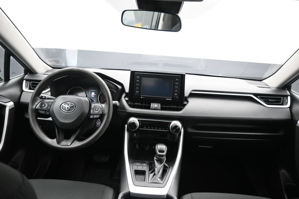2021 Toyota RAV4 LE, photo 35 of 55