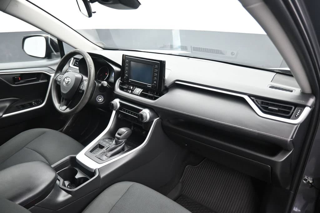 2021 Toyota RAV4 LE, photo 39 of 55