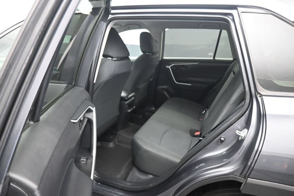 2021 Toyota RAV4 LE, photo 29 of 55