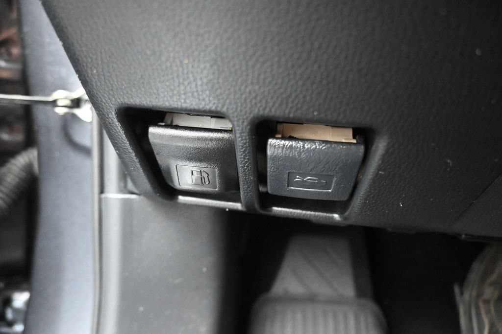 2021 Toyota RAV4 LE, photo 25 of 55