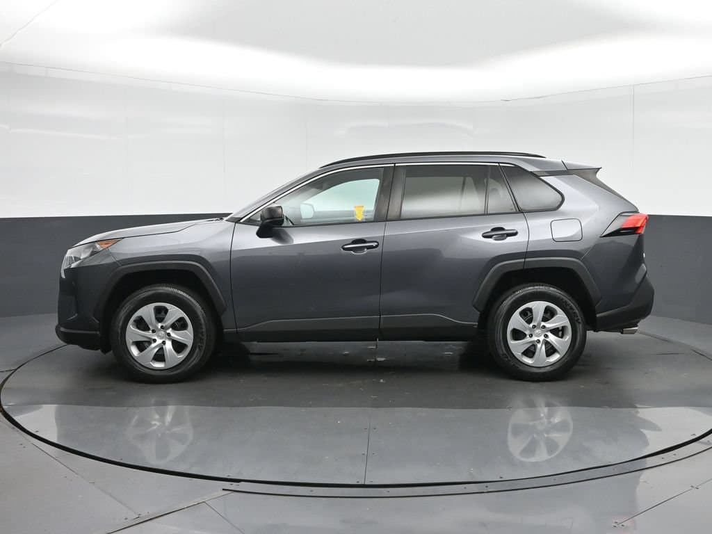 2021 Toyota RAV4 LE, photo 4 of 55