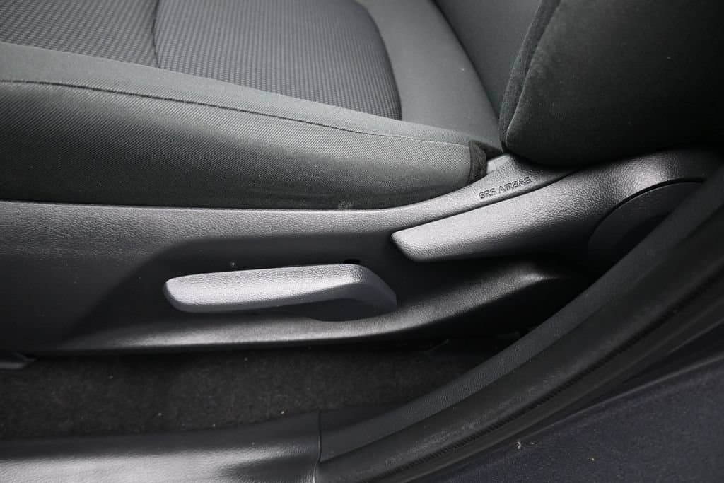 2021 Toyota RAV4 LE, photo 12 of 55