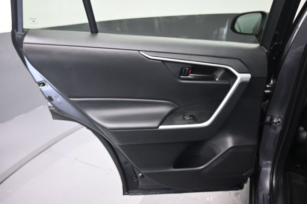 2021 Toyota RAV4 LE, photo 27 of 55
