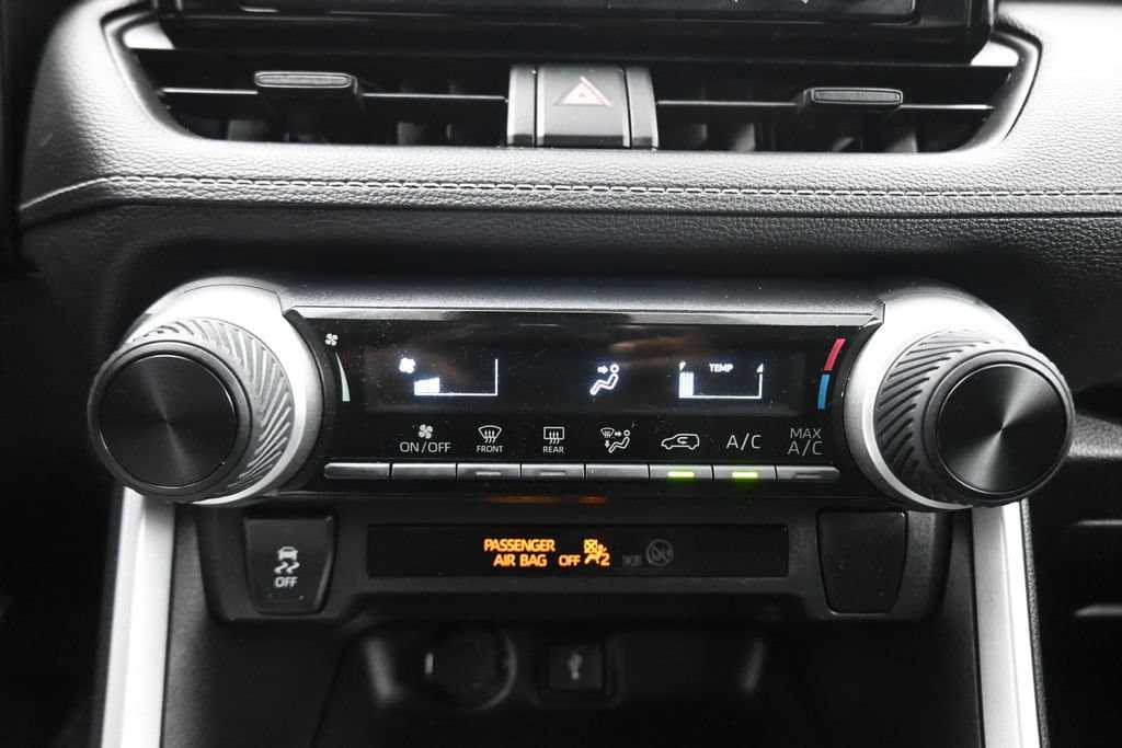 2021 Toyota RAV4 LE, photo 19 of 55
