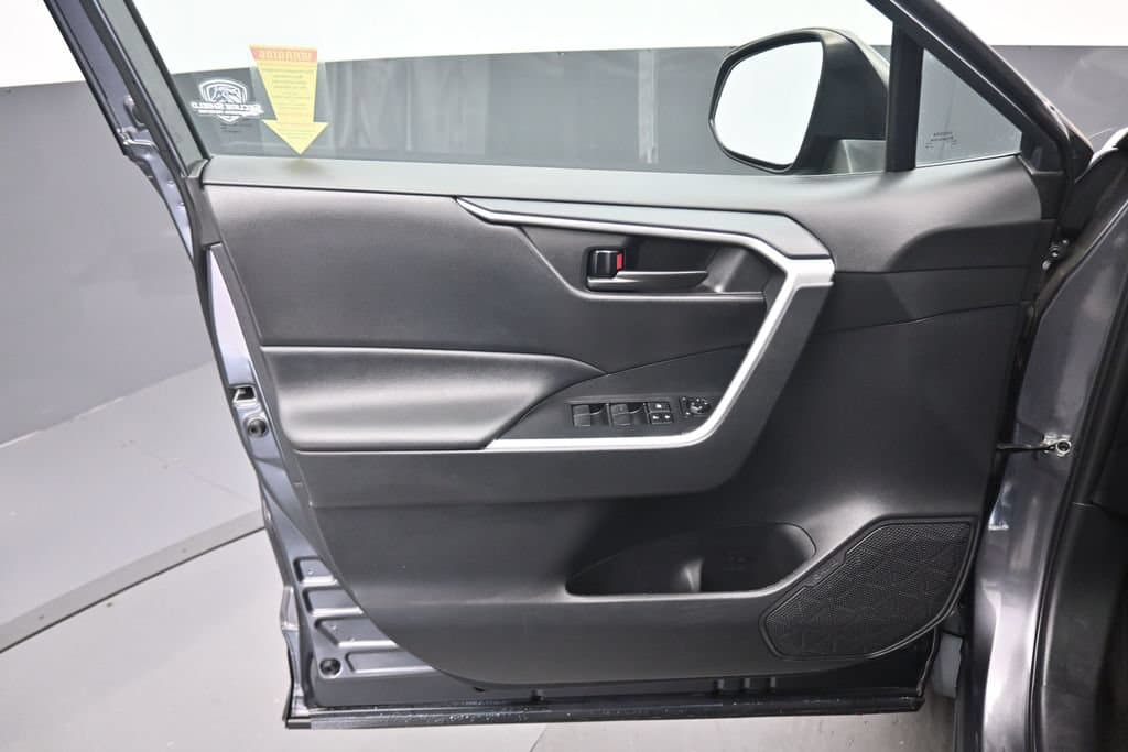 2021 Toyota RAV4 LE, photo 9 of 55
