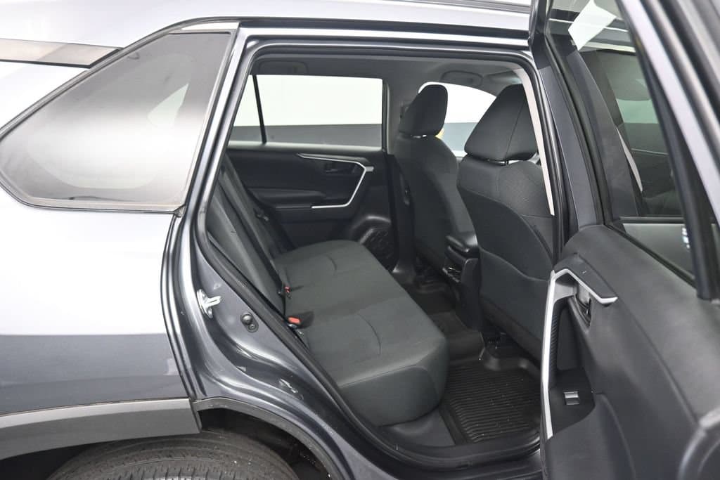 2021 Toyota RAV4 LE, photo 34 of 55