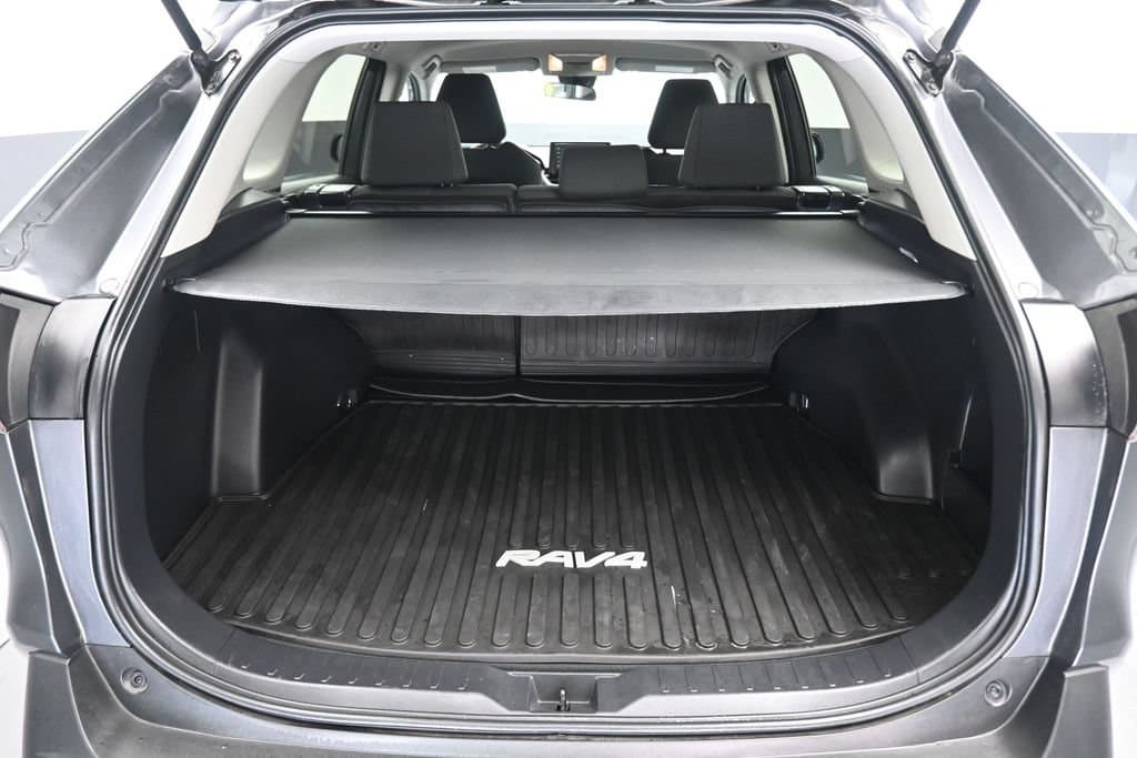 2021 Toyota RAV4 LE, photo 41 of 55