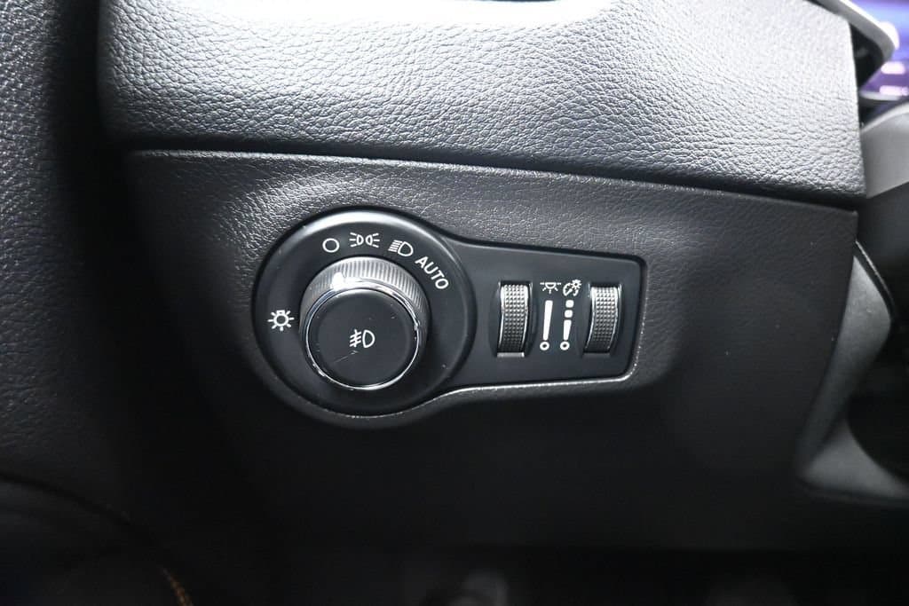 2020 Jeep Compass Limited, photo 24 of 57