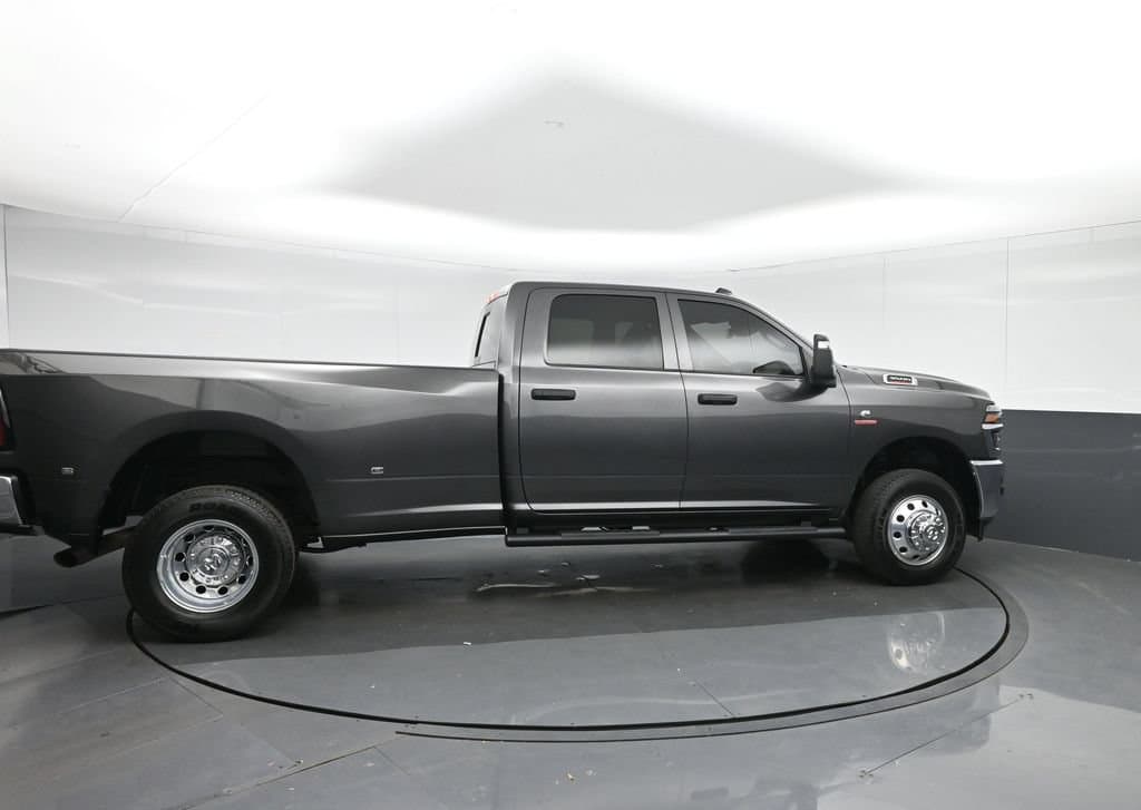 2025 RAM 3500 Tradesman, photo 8 of 65