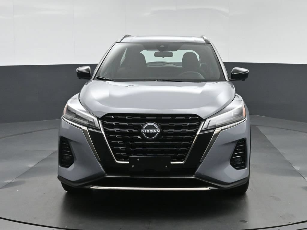 2023 Nissan Kicks SR, photo 2 of 57