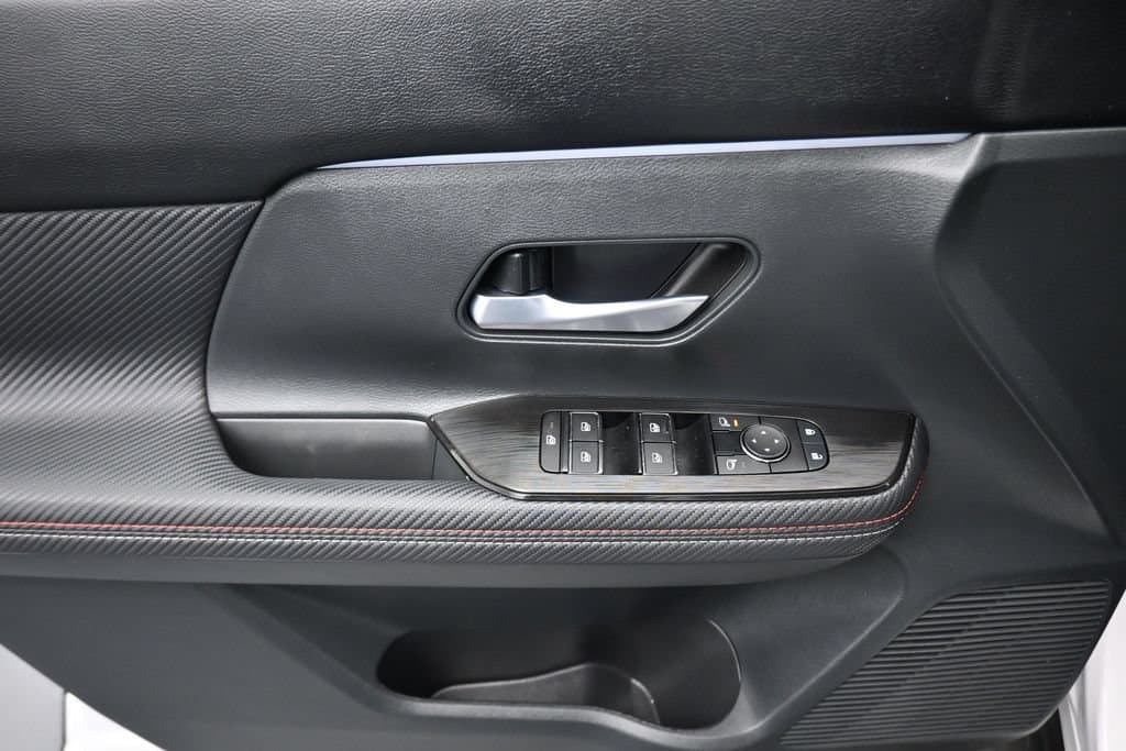 2025 Nissan Kicks SR, photo 10 of 55