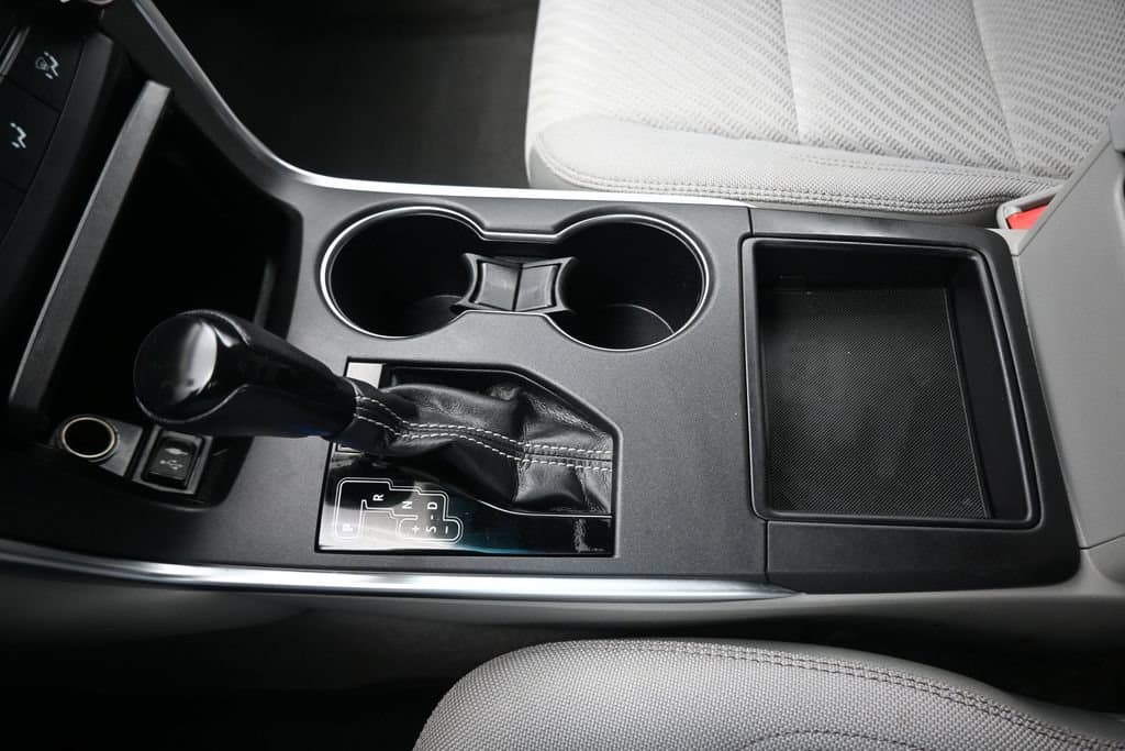 2017 Toyota Camry LE, photo 21 of 55