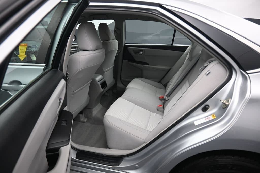 2017 Toyota Camry LE, photo 30 of 55
