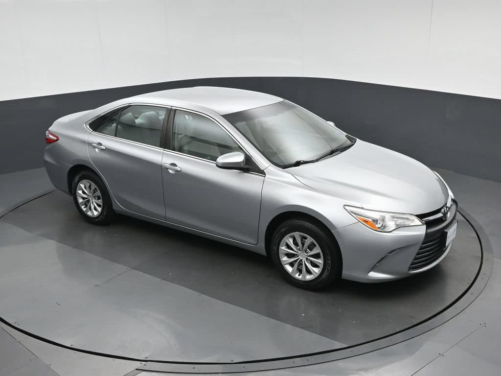2017 Toyota Camry LE, photo 52 of 55
