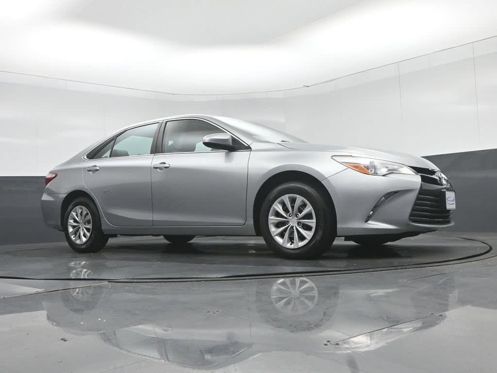 2017 Toyota Camry LE, photo 48 of 55