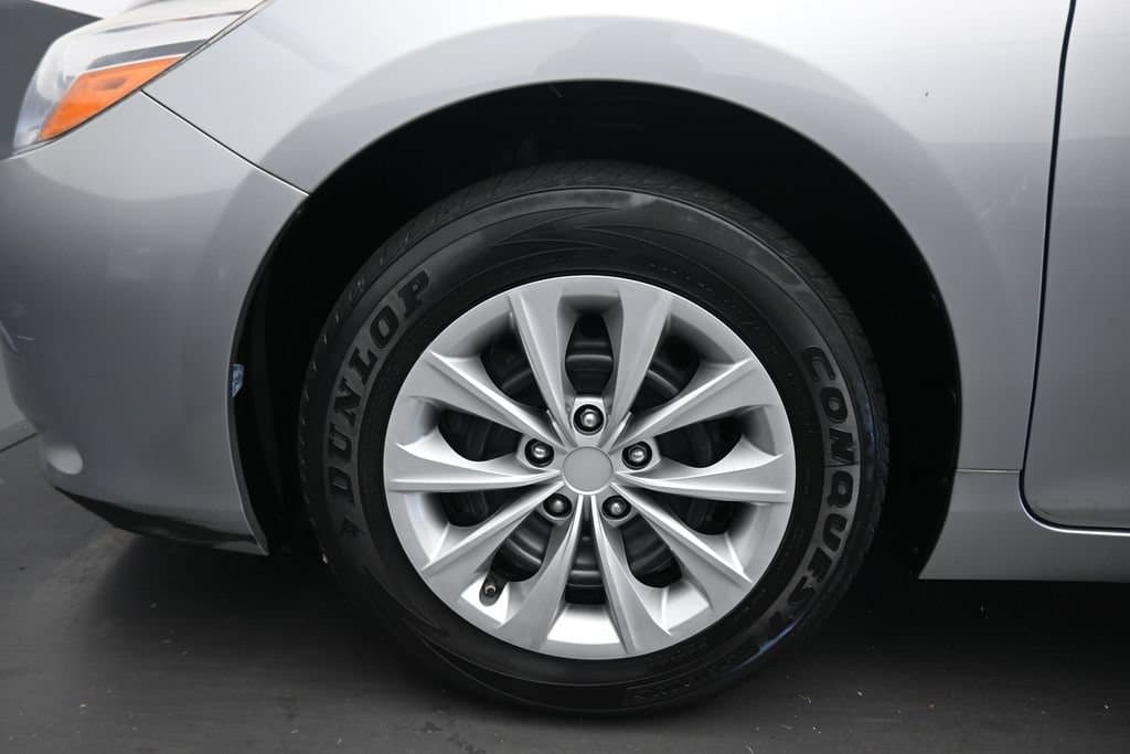 2017 Toyota Camry LE, photo 46 of 55