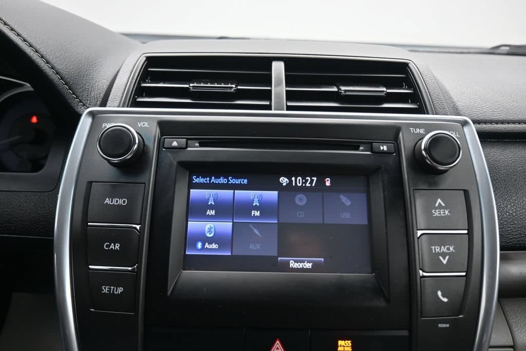 2017 Toyota Camry LE, photo 17 of 55