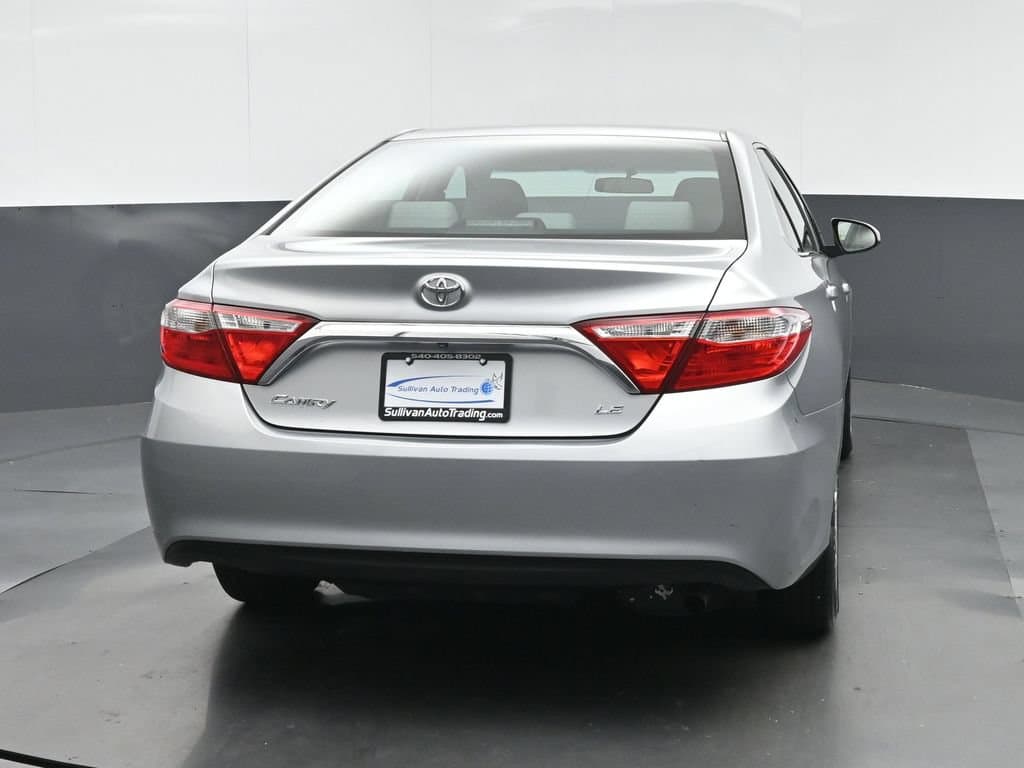 2017 Toyota Camry LE, photo 6 of 55