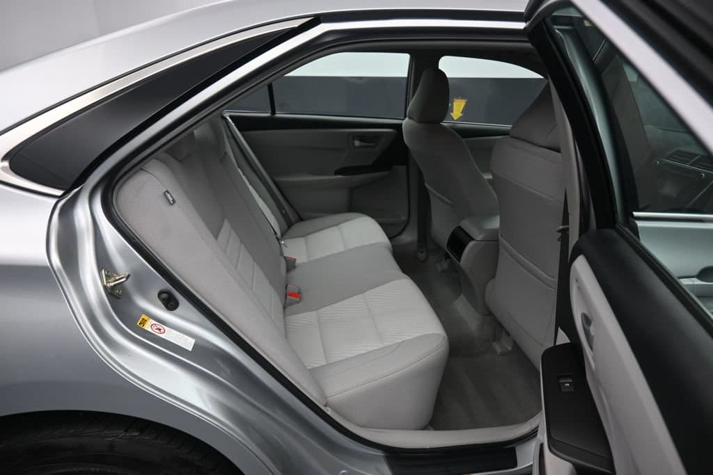 2017 Toyota Camry LE, photo 35 of 55