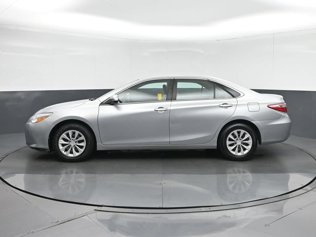 2017 Toyota Camry LE, photo 4 of 55