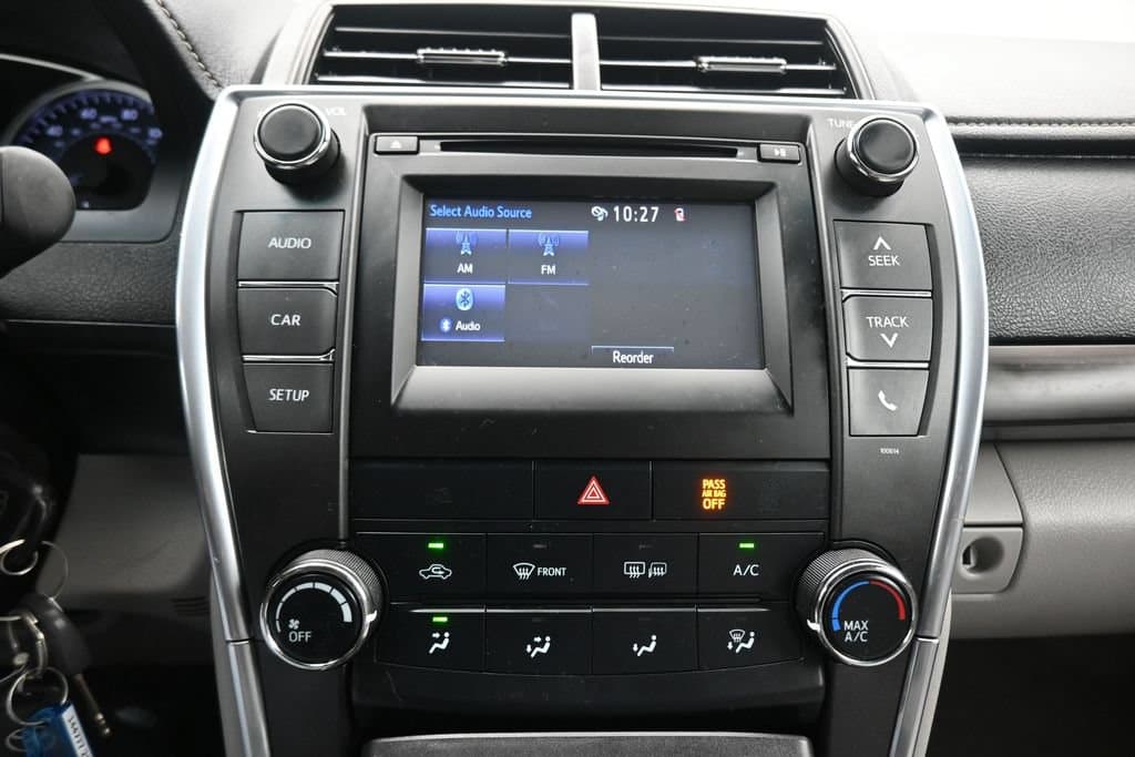 2017 Toyota Camry LE, photo 19 of 55