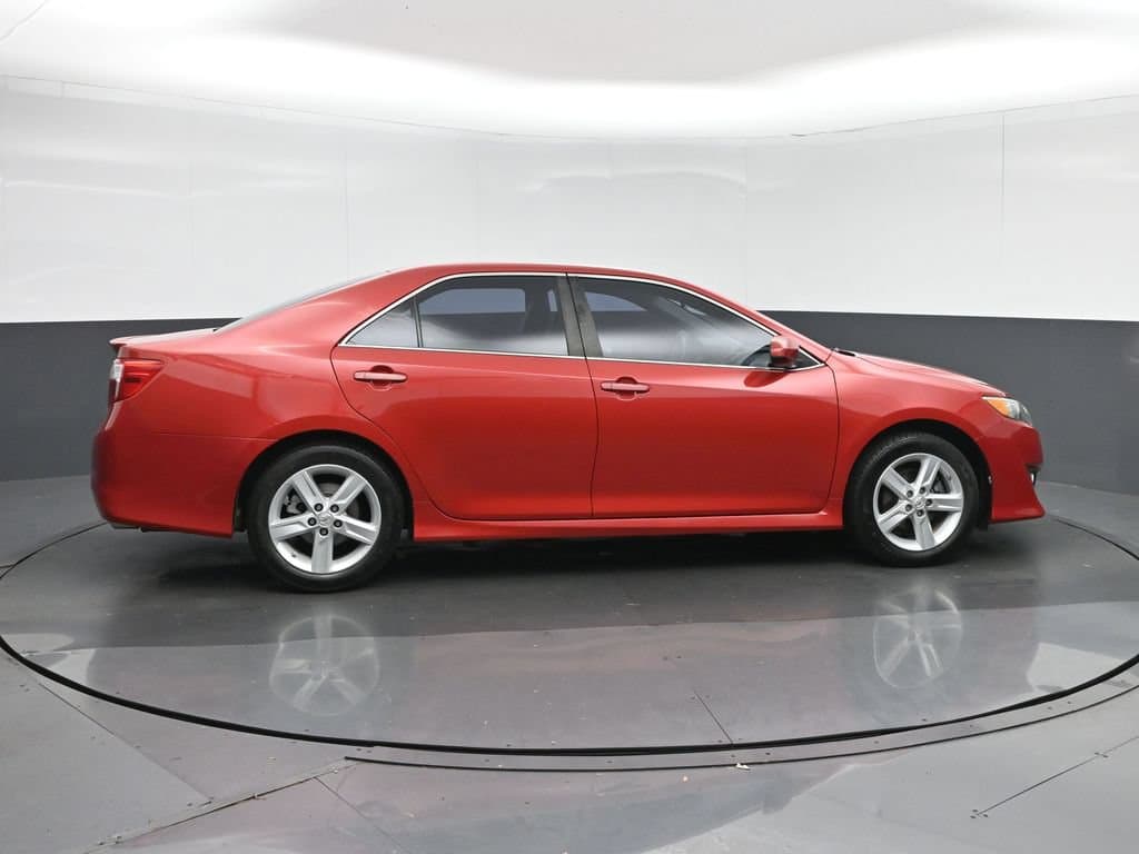 2012 Toyota Camry SE, photo 8 of 55