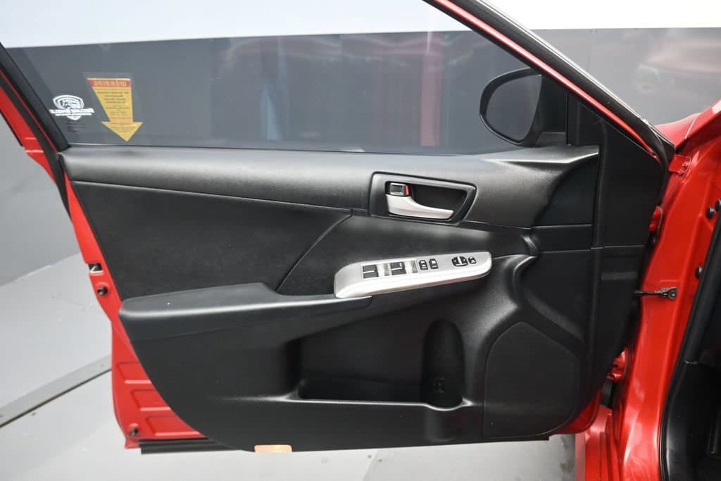 2012 Toyota Camry SE, photo 9 of 55