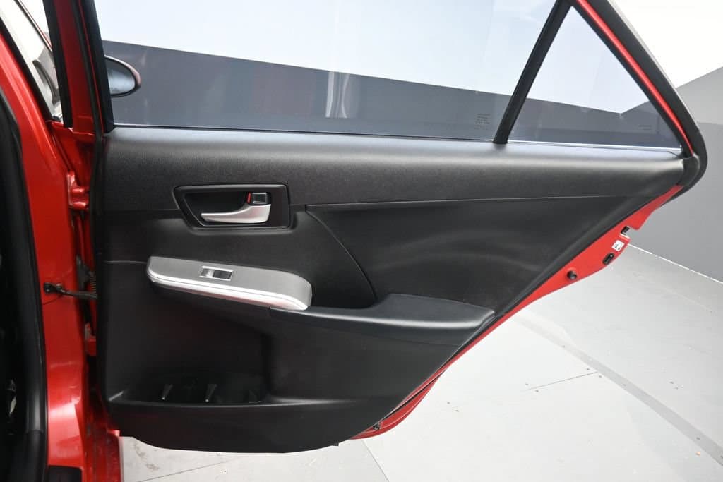 2012 Toyota Camry SE, photo 32 of 55