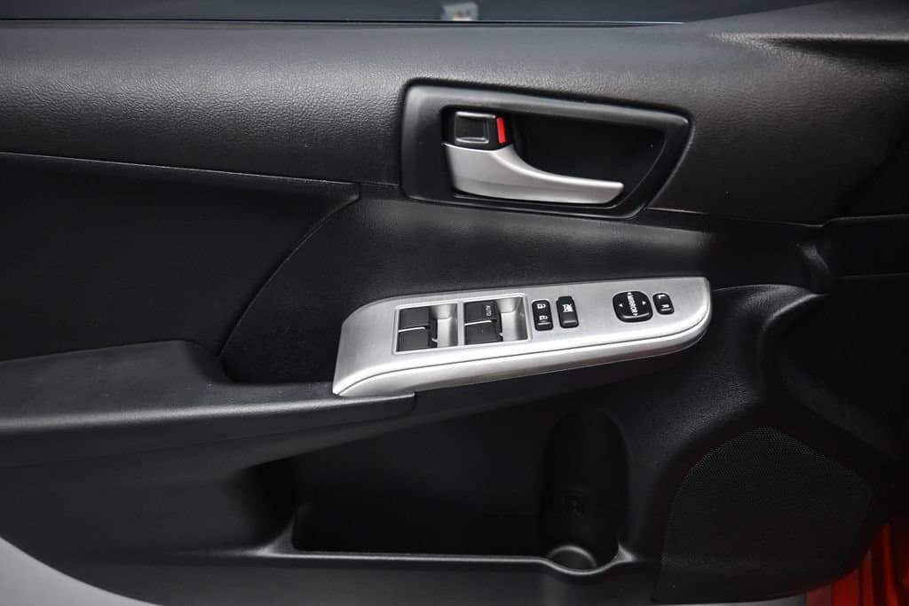2012 Toyota Camry SE, photo 10 of 55