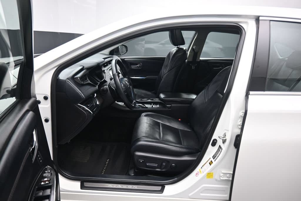 2016 Toyota Avalon Limited, photo 12 of 60
