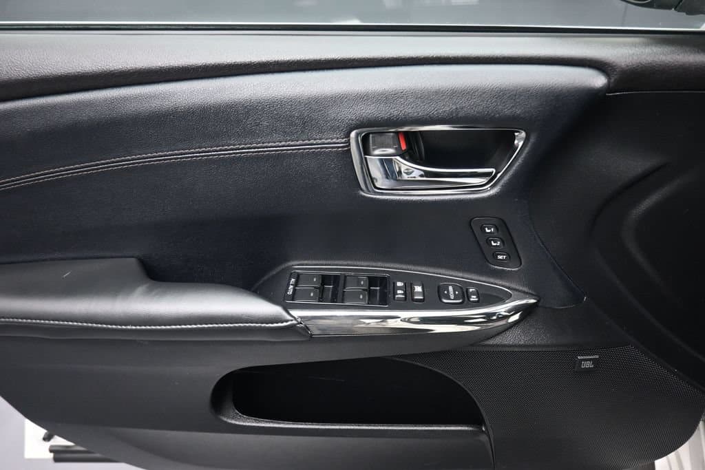 2016 Toyota Avalon Limited, photo 10 of 60