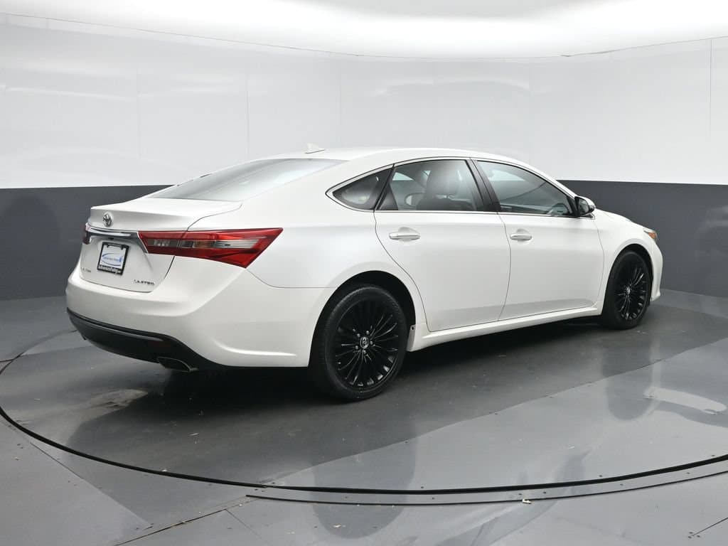 2016 Toyota Avalon Limited, photo 7 of 60