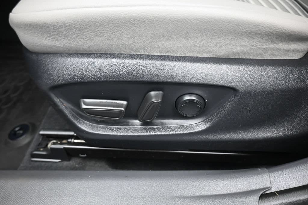 2023 Toyota Camry SE, photo 12 of 56