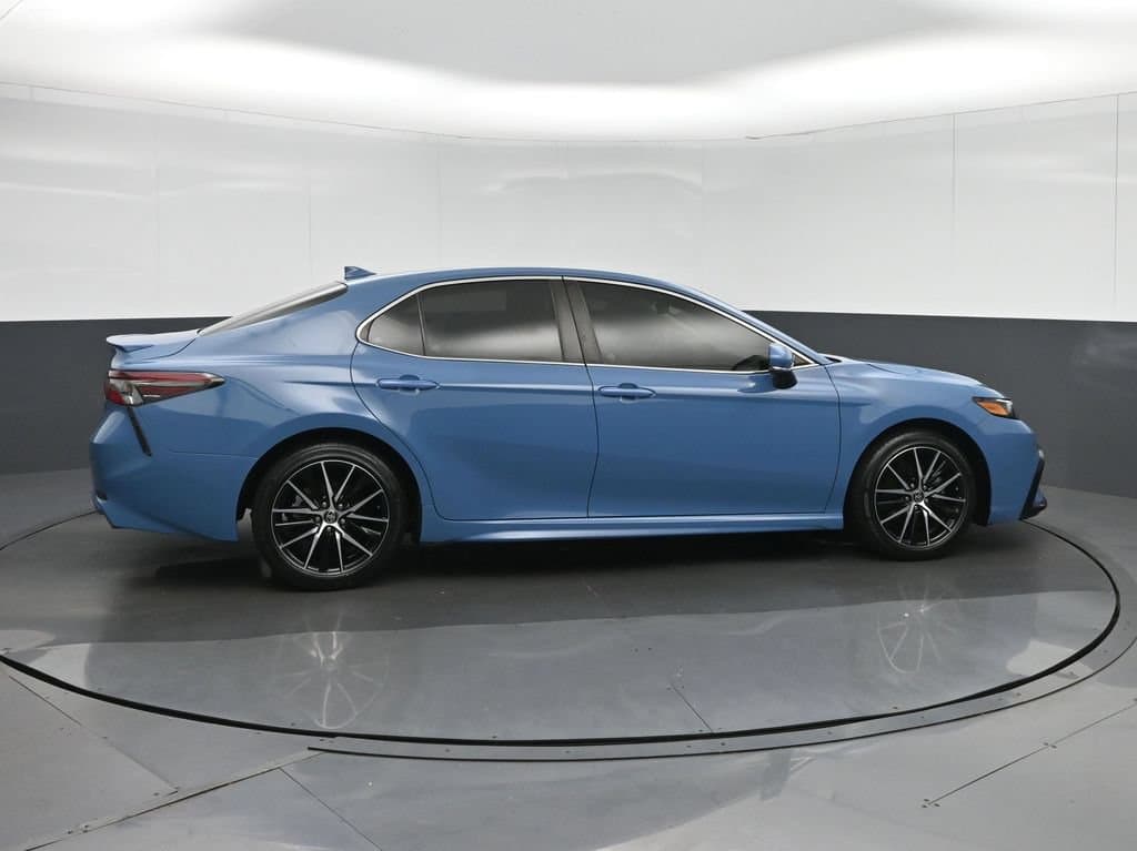 2024 Toyota Camry SE, photo 8 of 57