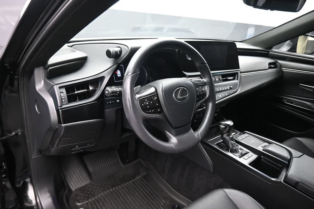 2022 Lexus ES 300h, photo 13 of 58
